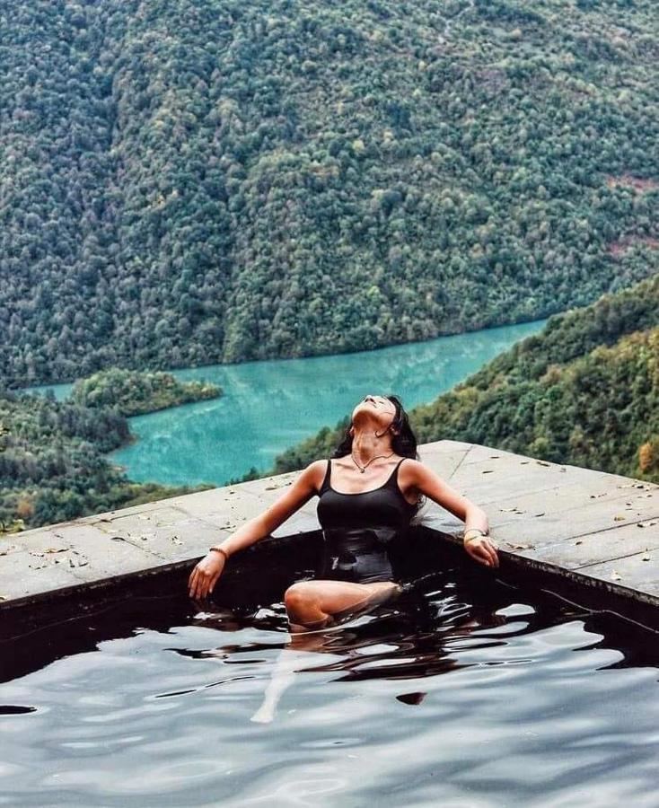 Guest House Lailashi Surmushi Bagian luar foto