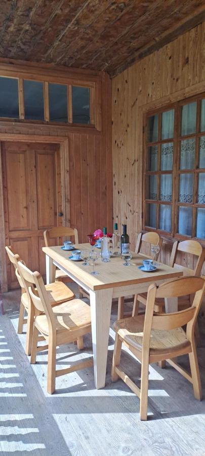Guest House Lailashi Surmushi Bagian luar foto